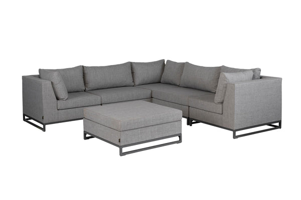 Rhodos lounge sættet kan bruges som en klassisk hjørnesofa eller splittes op i mindre moduler. 100% vejrbestandig. Består af 3 hjørnemoduler, 2 centermoduler samt et singlemodul. 270x90x70 cm.